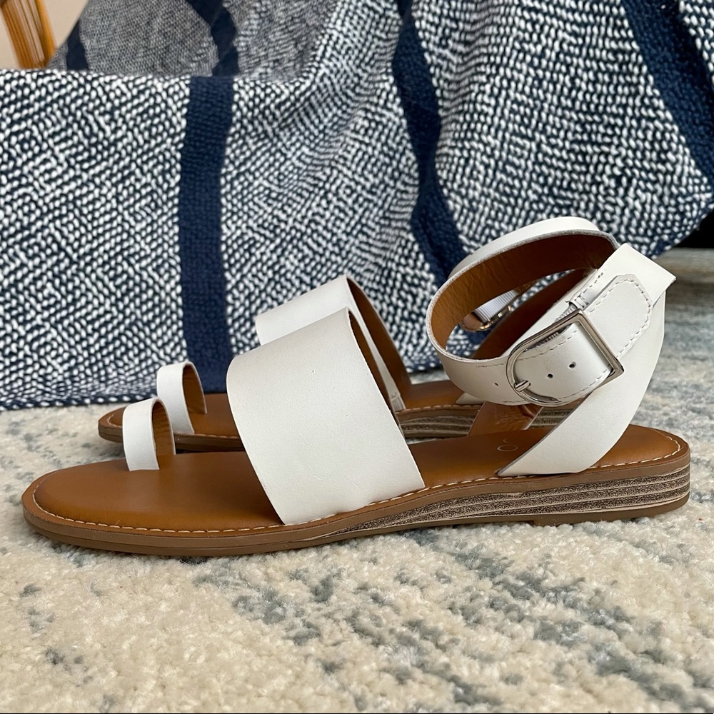 NEW Franco Sarto White Gracious Gladiator Flat Sandal